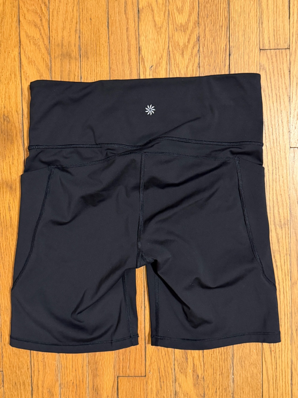 Athleta Ultimate Stash 7” Bike Shorts - Medium - Picture 4 of 7